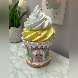 Easter or spring themed cupcake house light up decor